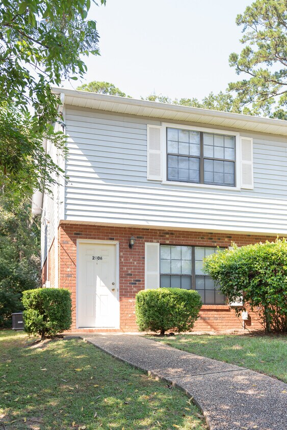 Foto principal - 2406 Fred Smith Rd