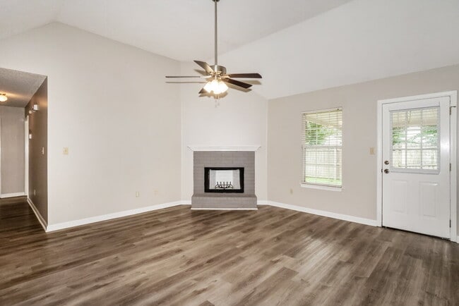 Building Photo - 9587 Daly Dr