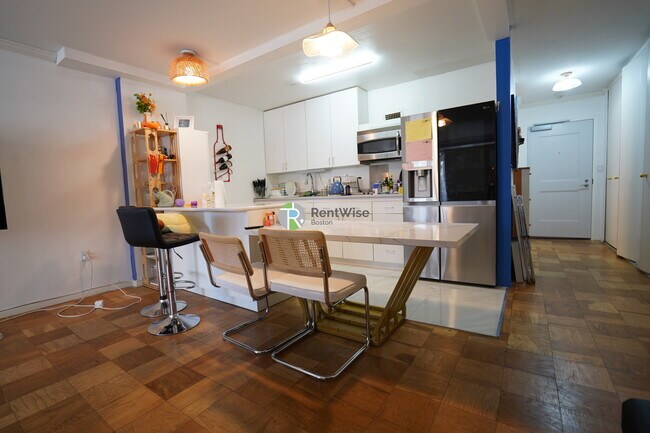 Building Photo - 6 Whittier Pl