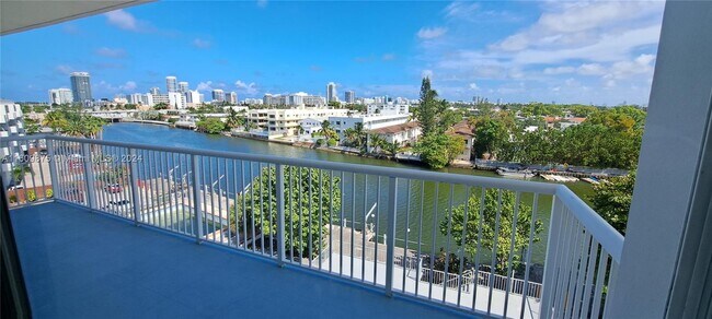 Building Photo - 130 S Shore Dr