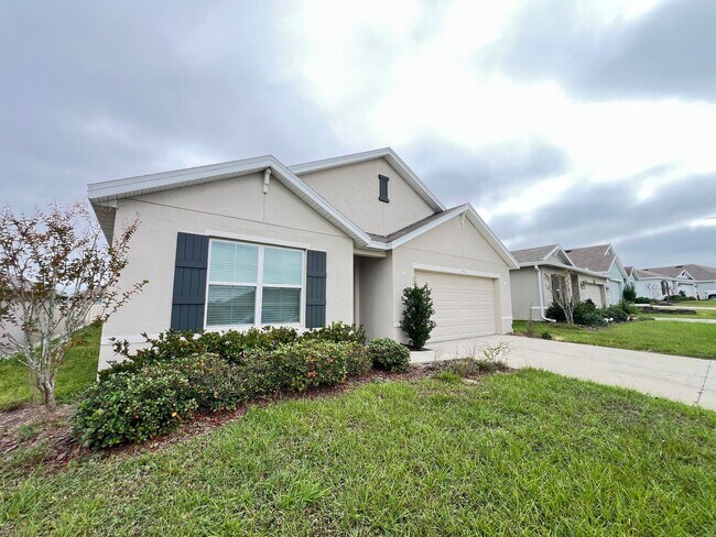 Building Photo - 4 Bedroom, 2 Bathroom Home in the Highly D...