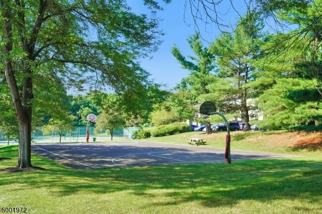 Building Photo - 1214 Spruce Hills Dr