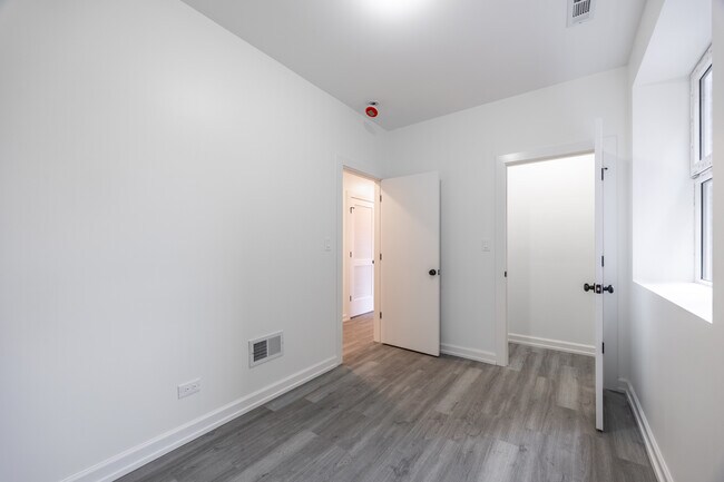 Foto del edificio - 1014 N Hamlin Ave