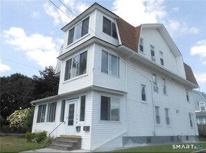 Building Photo - 166 Booth St