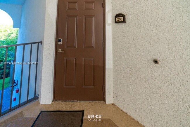 Foto del edificio - 10630 NW 88th St