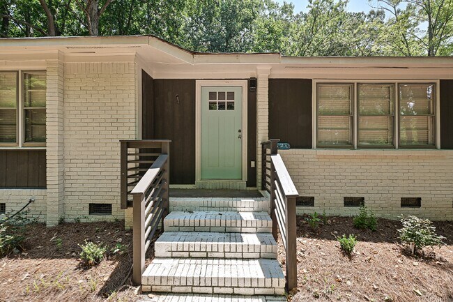 Building Photo - 5121 Farm Pond Ln