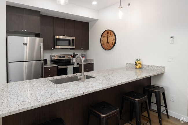 2BR, 1BA - 855SF - The Edge at Mt. Shadows