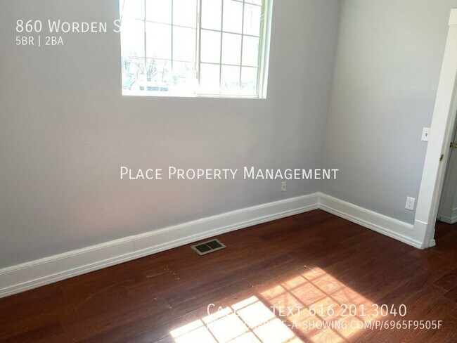 Building Photo - 860 Worden - LARGE 5-bedroom, 2-bath house!