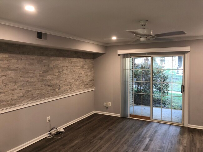 Building Photo - 15 Wingate Ct