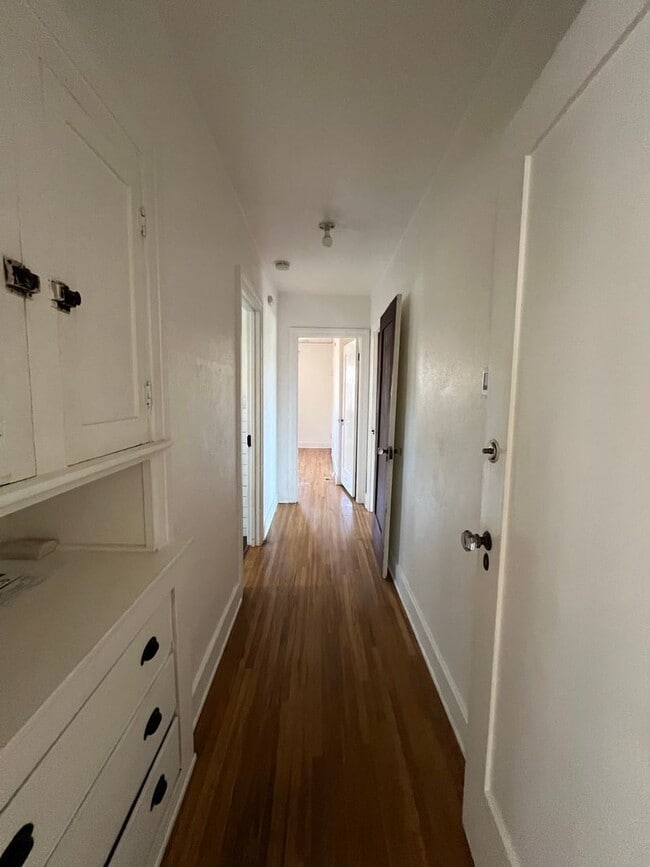 Building Photo - 2-Bedroom Back House in Historic Whittier ...