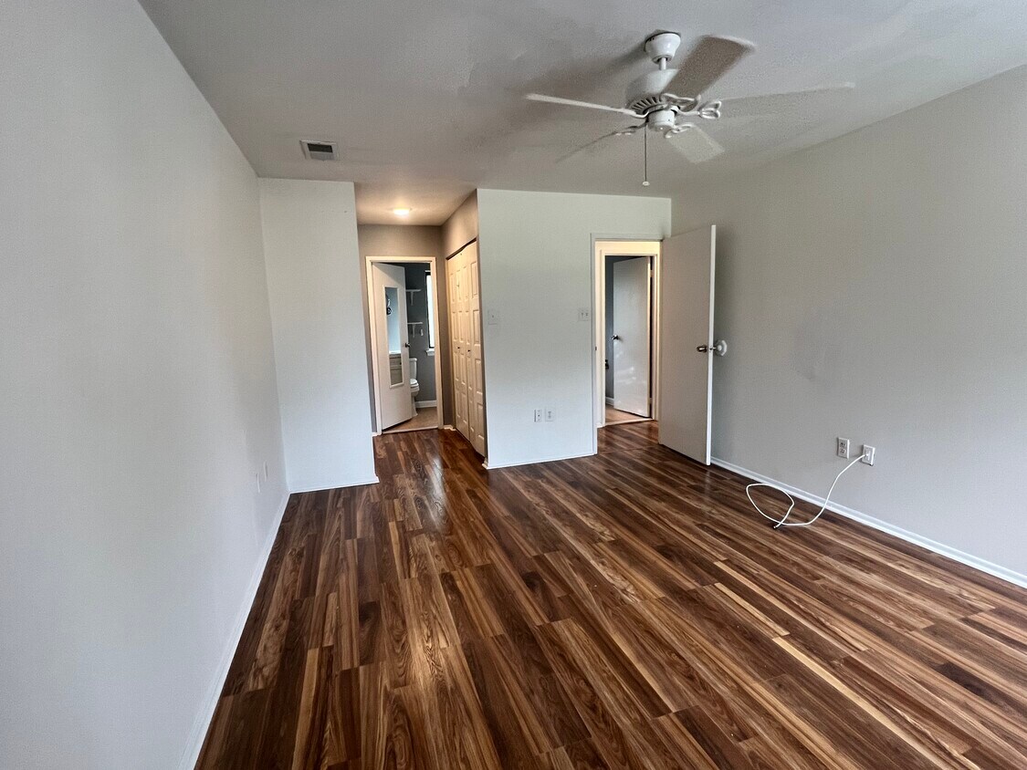 212 James Ct Unit 212, Evesham Township, NJ 08053 Condo for Rent in