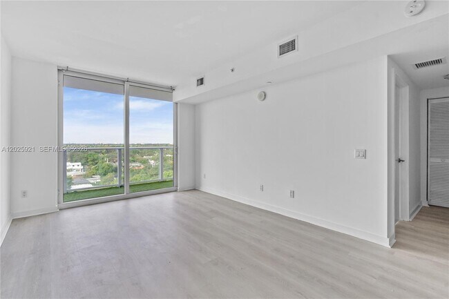 Foto del edificio - 4250 Biscayne Blvd