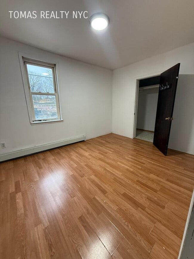 Foto del edificio - 83 Maple Pl