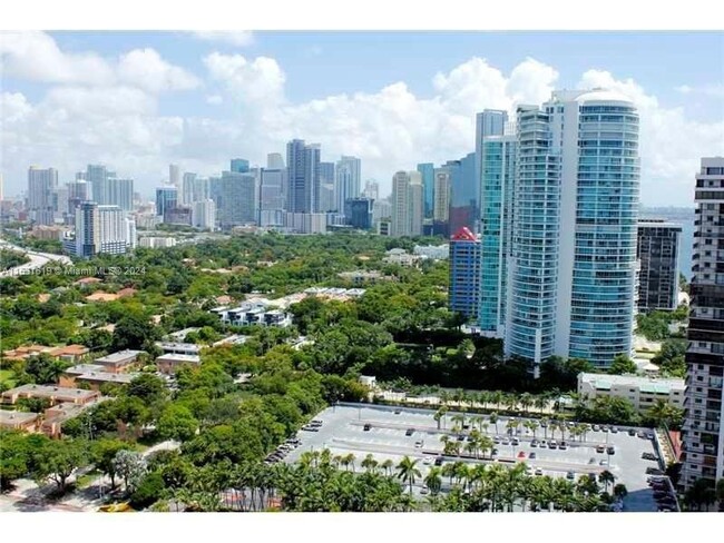 Foto del edificio - 2475 Brickell Ave