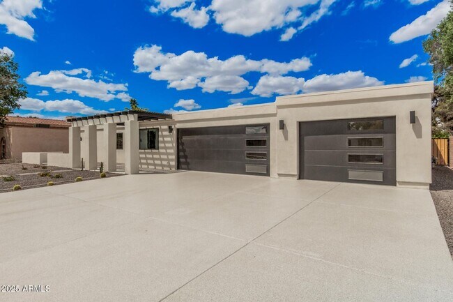 Building Photo - 6712 E Pershing Ave