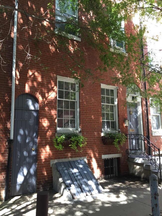 Building Photo - 324 S Juniper St