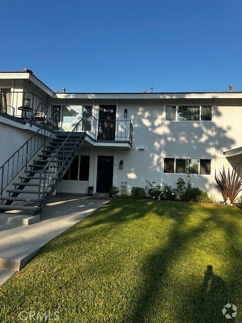 Building Photo - 10175 El Corazon Ave