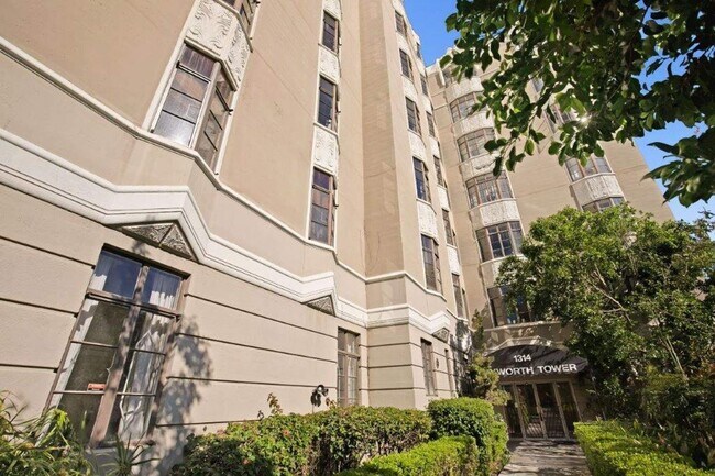 Foto del edificio - 1314 Hayworth Ave