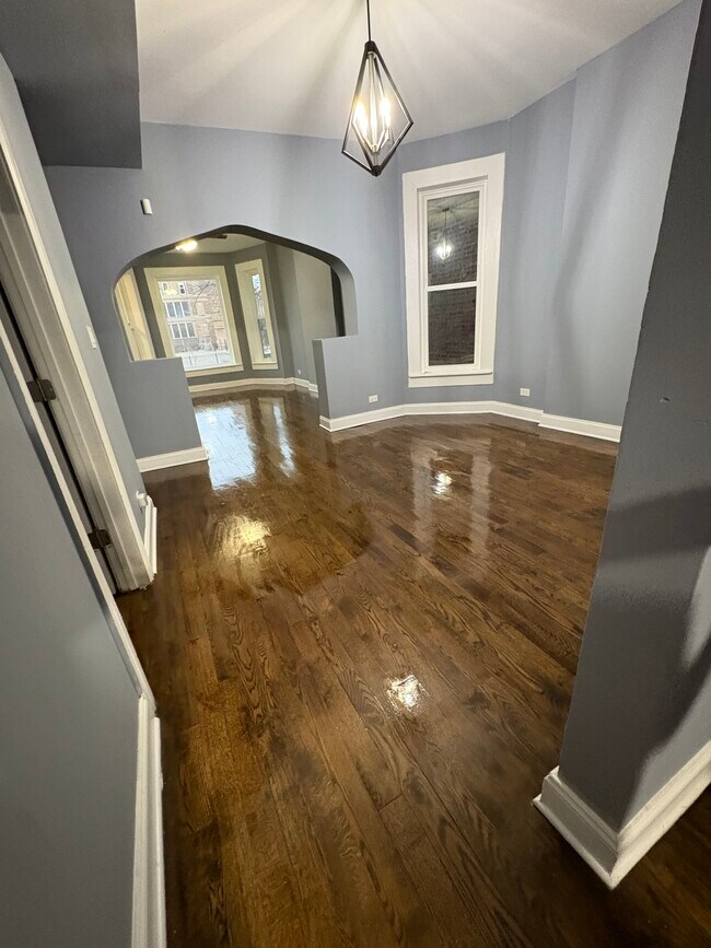 Foto del edificio - 4251 W Jackson Blvd