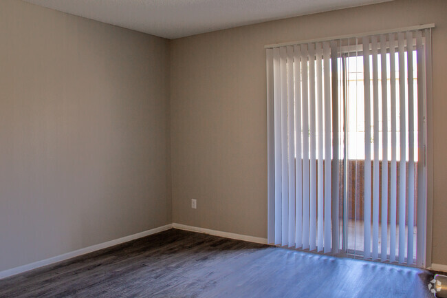 Renovated - 1 BD, 1 BA - 750 SQ FT - Copper Canyon