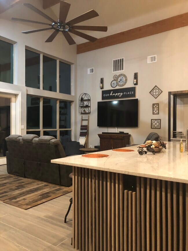 Foto del edificio - 3345 Tanglewood Trail
