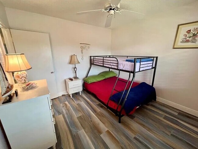 Foto del edificio - 167 N Collier Blvd