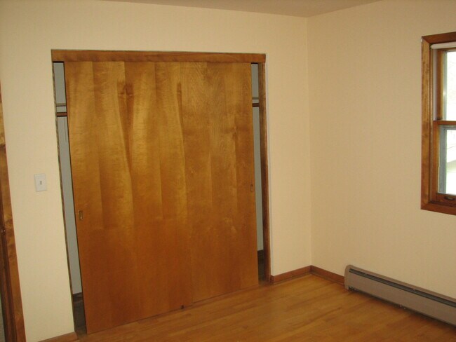 Building Photo - 518 11th Pl