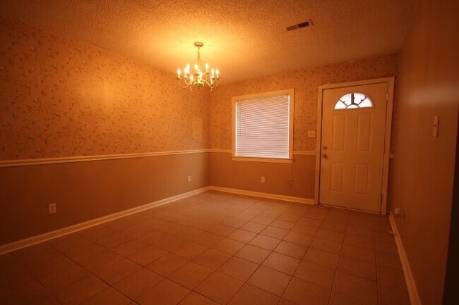 Foto del edificio - Large Townhouse in SE Huntsville