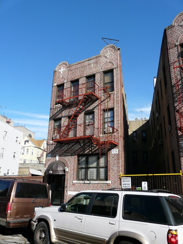 Primary Photo - 179 E 205th St