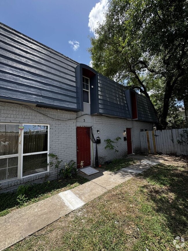 Building Photo - 5810 Wellington Dr