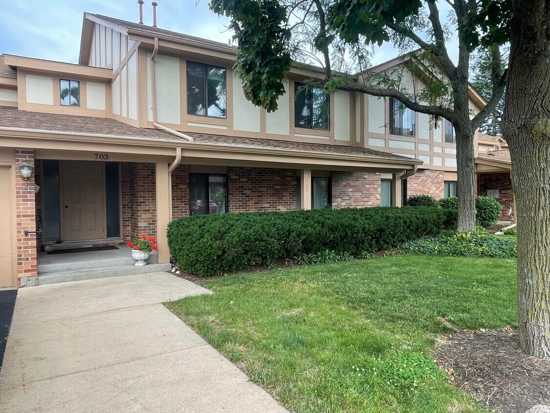 Primary Photo - 703 S Lake Shore Dr