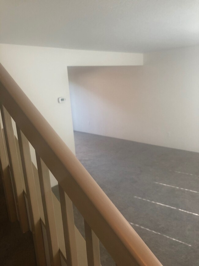 Building Photo - R437