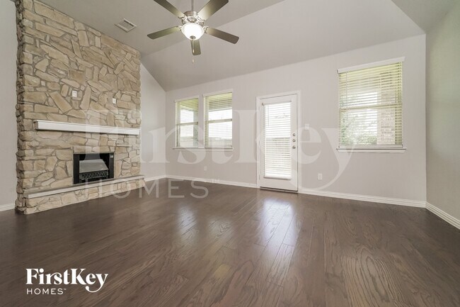 Building Photo - 705 Bluebird Way