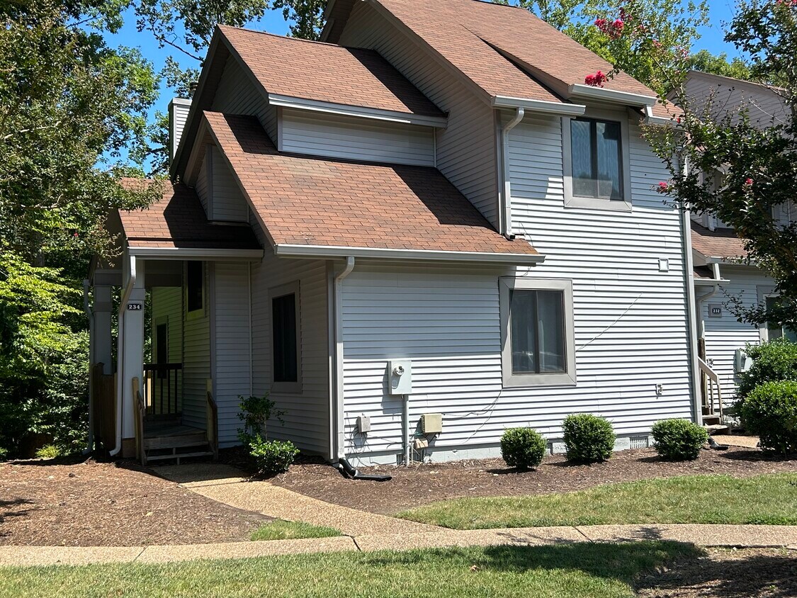 End Unit in quiet neighborhood - 234 Misty Point Ln