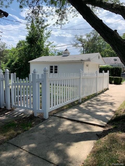 Building Photo - 21104 Vernier Rd