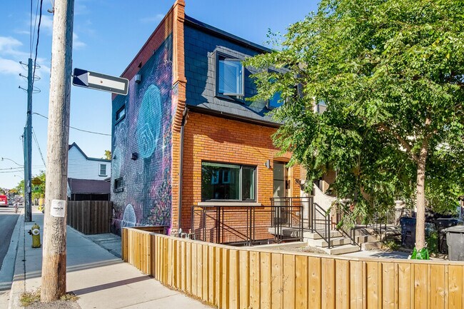 Photo du bâtiment - 108 Gladstone Ave