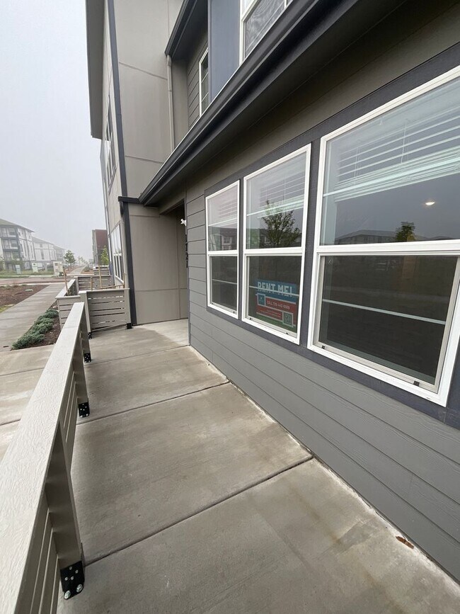 Building Photo - 3 Bedroom Townhome Available Near Voyager ...