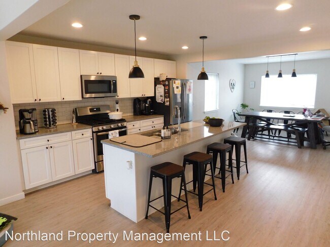 Building Photo - 3 br, 2.5 bath House - 521 Depot Court Unit H