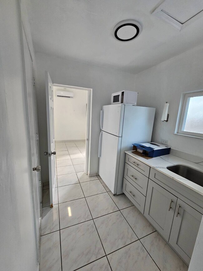 Foto del edificio - 8540 SW 16th St