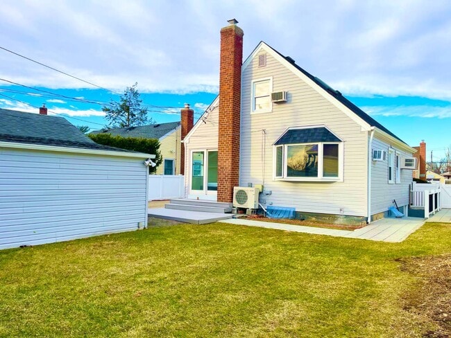 Building Photo - 278 Devonshire Dr