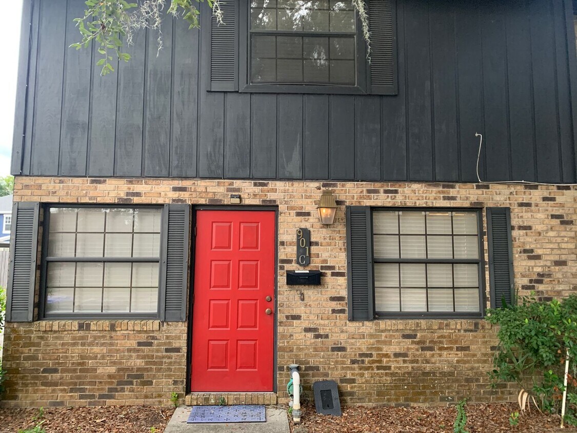 Primary Photo - 901 E Lemon St