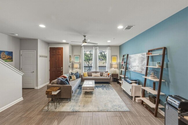 Foto del edificio - 6814 E Riverside Dr