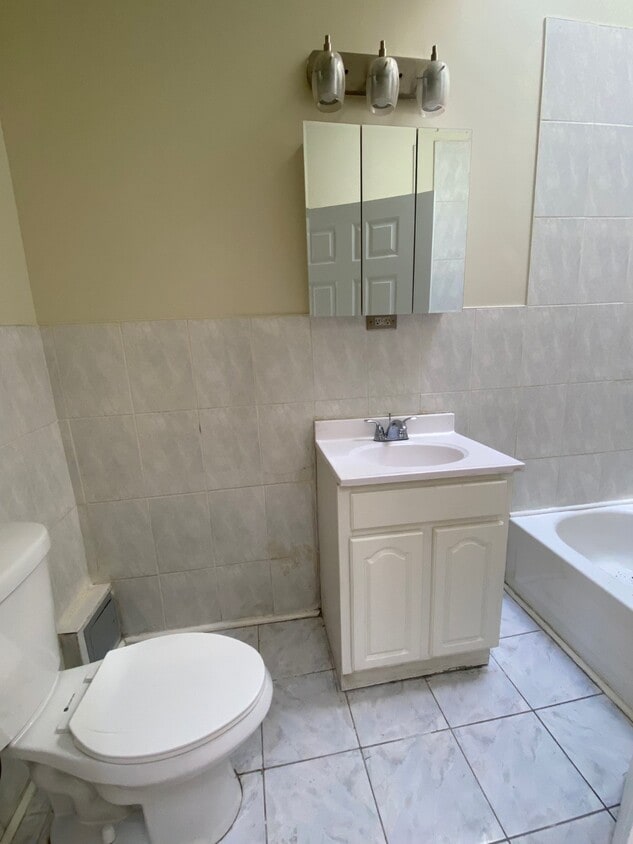 Building Photo - 430 New Lots Ave