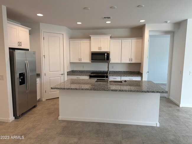 Building Photo - 6936 W Beth Dr