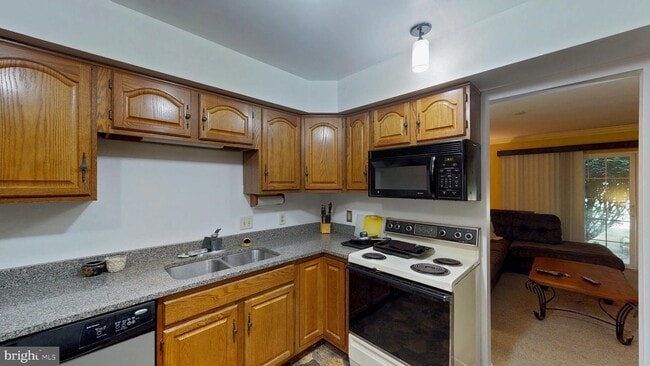 Building Photo - 217 Westridge Pl N
