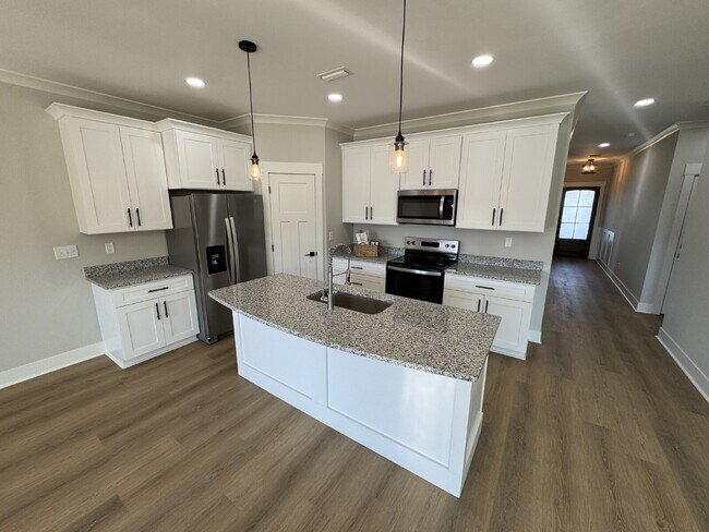 Foto del edificio - 1465 Forest Dr