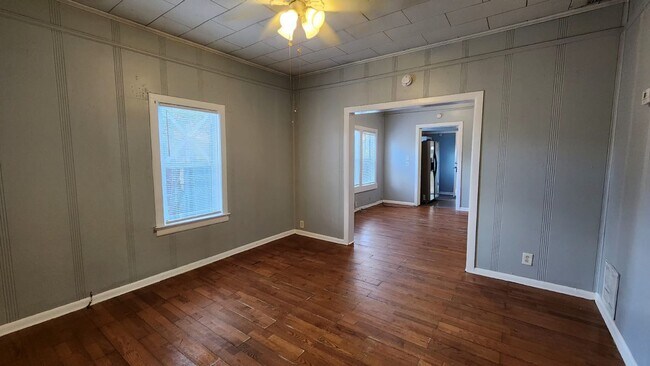 Building Photo - 3/1 in Sulphur Springs with Large Storage ...