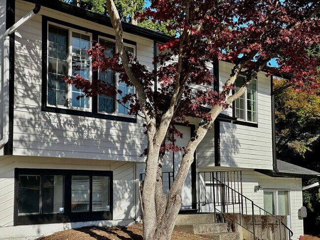 Foto del edificio - 4BR | 3BA Spacious House with Large Backyard