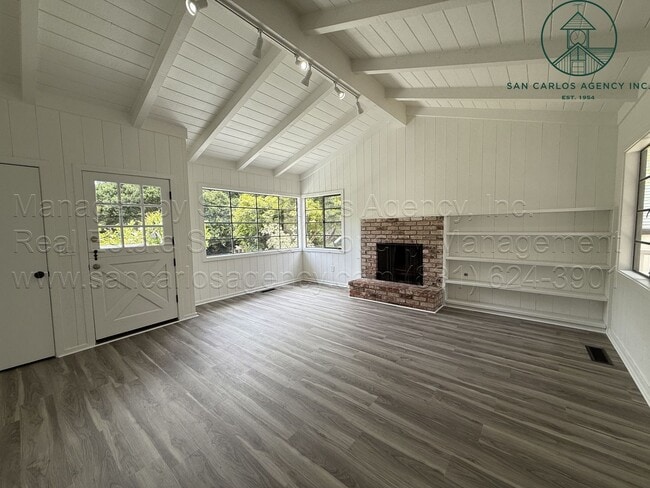 Building Photo - Refreshed Three Bedroom Carmel Point Home