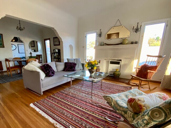 Living room from front door - 1621 Grafton Street